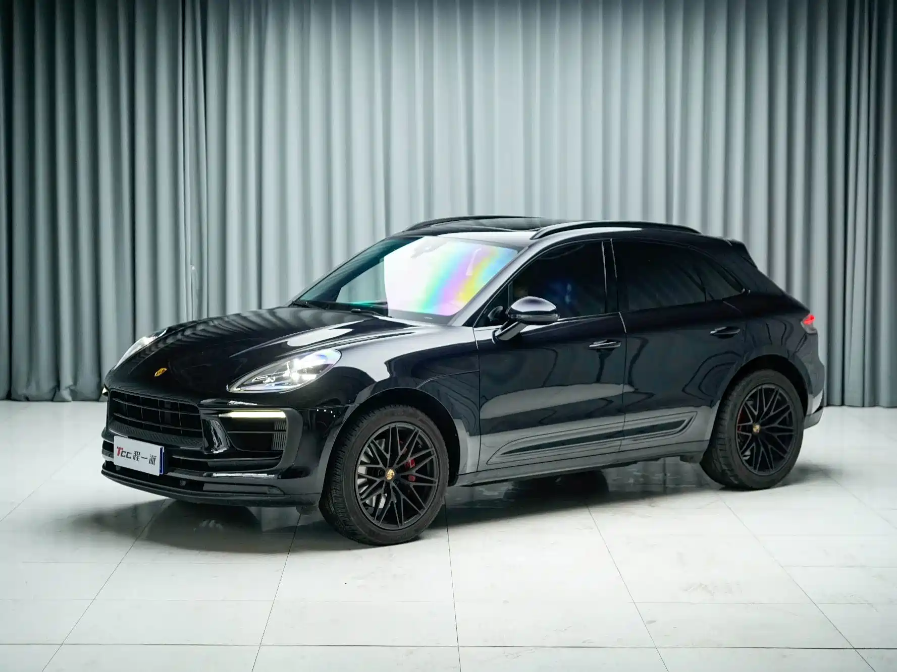 Photo 1 - Porsche Macan