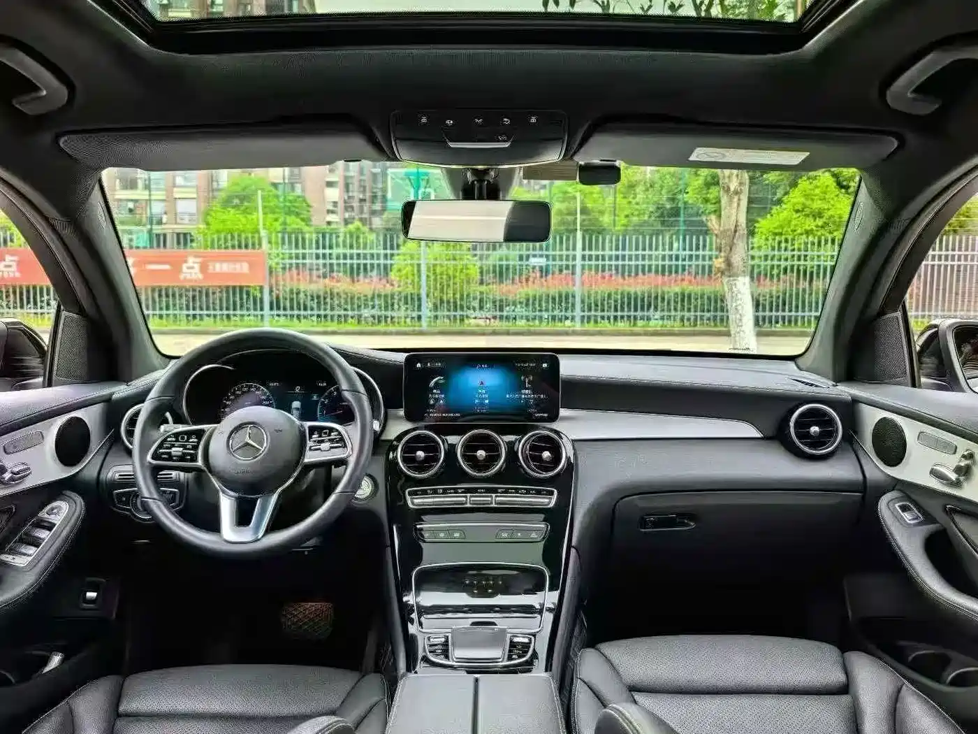 Mercedes-Benz GLC Coupe 2023 Model GLC 260 4MATIC Coupe SUV фото 6