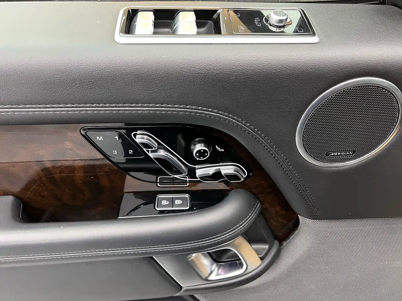 Land Rover Range Rover 2021 3.0 L6 Heritage Edition фото 5