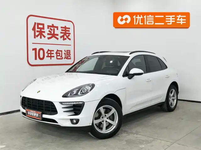 PORSCHE MACAN