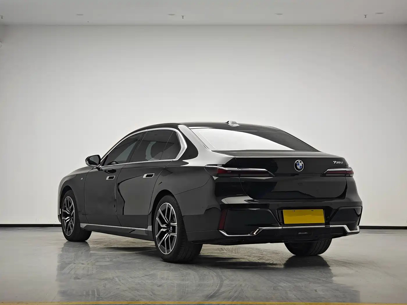 BMW 7 Series 2023 Model 735Li M Sport Package фото 7