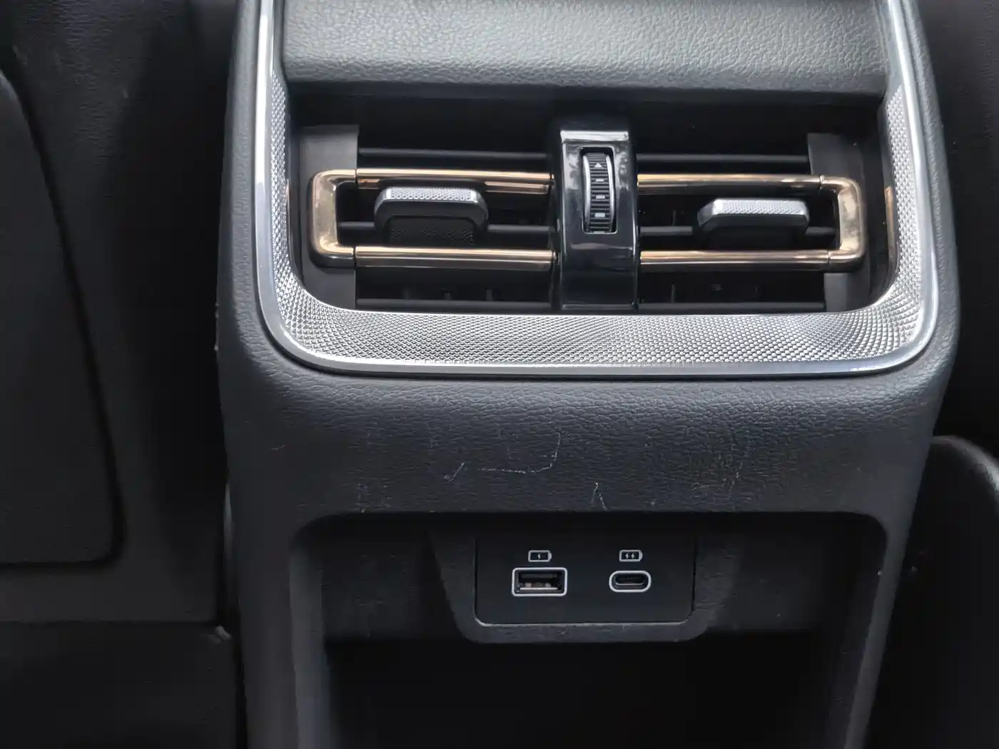 Hongqi H5 2024 1.5T DCT Smart Connect Flag Rhythm Edition фото 28