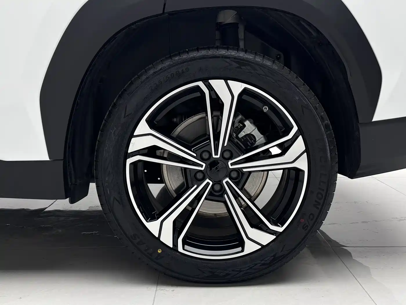 Geely Galaxy Galaxy L7 2025 EM-i 115km Explorer+ Edition фото 10