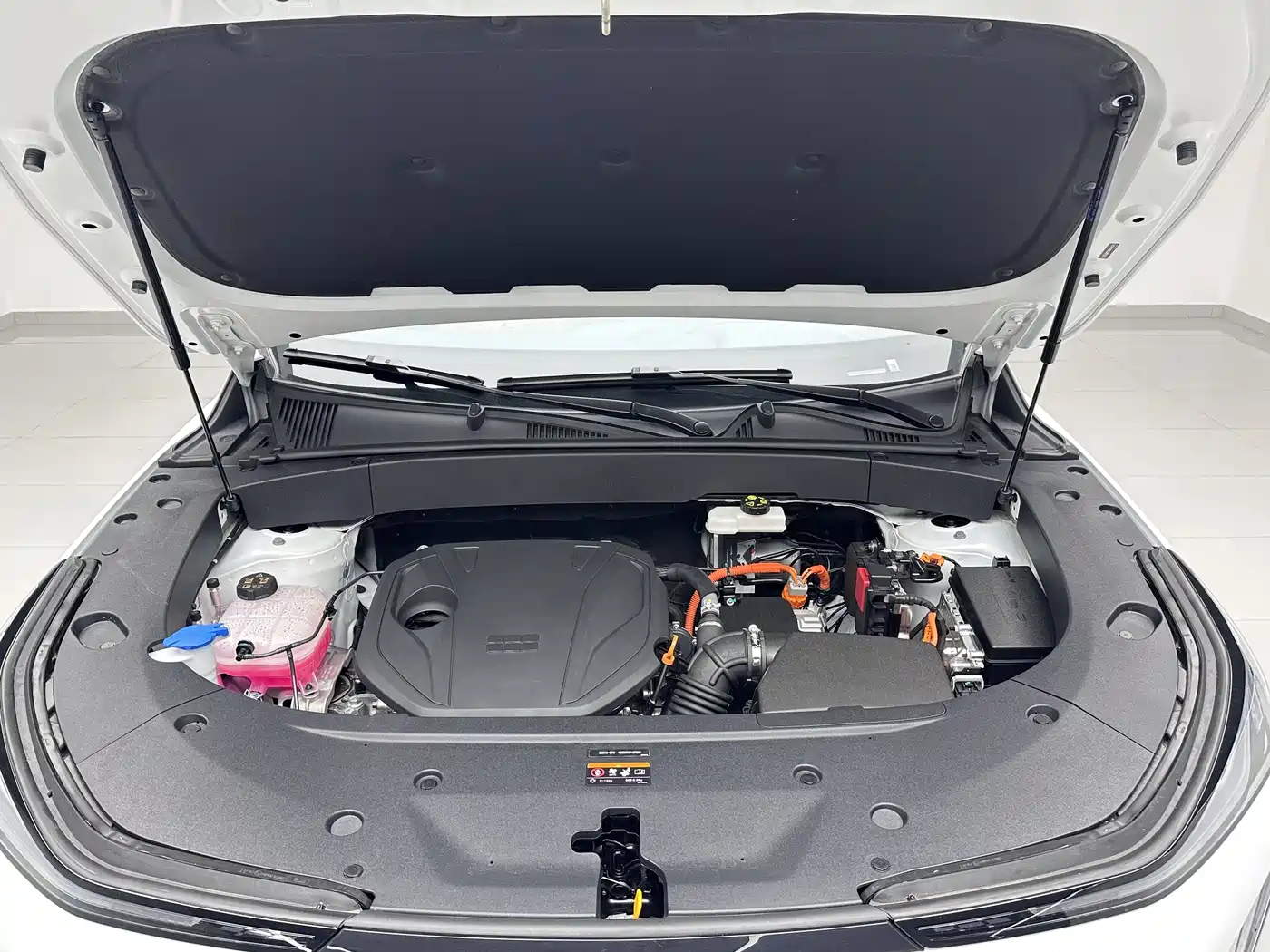 Geely Galaxy Galaxy L7 2025 EM-i 115km Explorer+ Edition фото 12