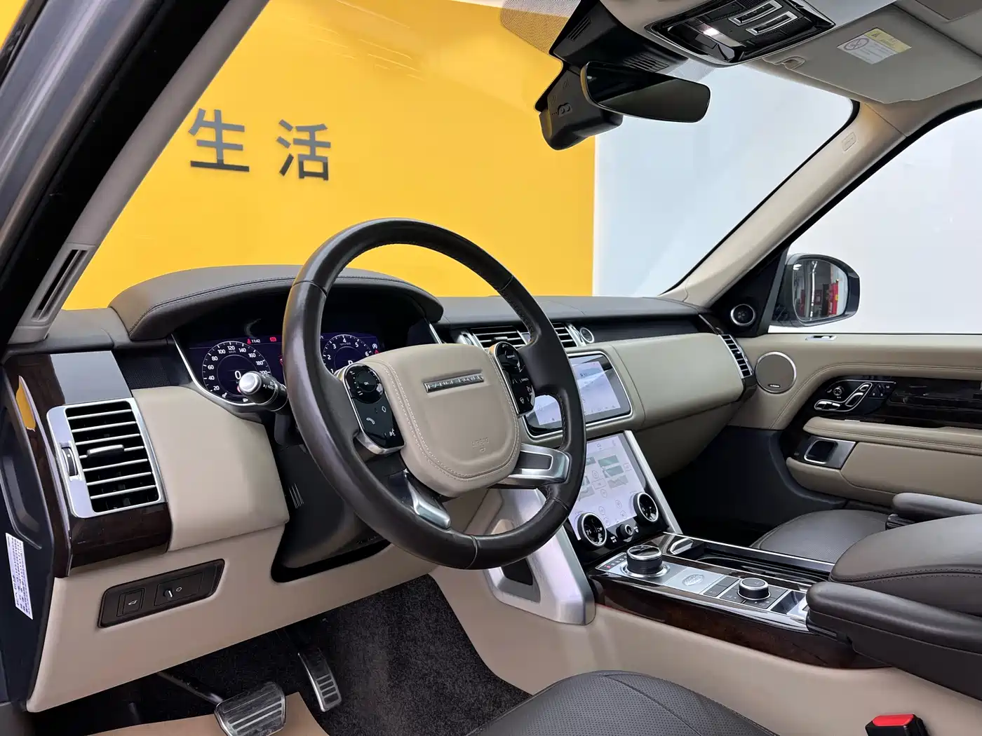 Land Rover Range Rover 2022 3.0 L6 400PS Heritage Extended Classic Edition фото 4