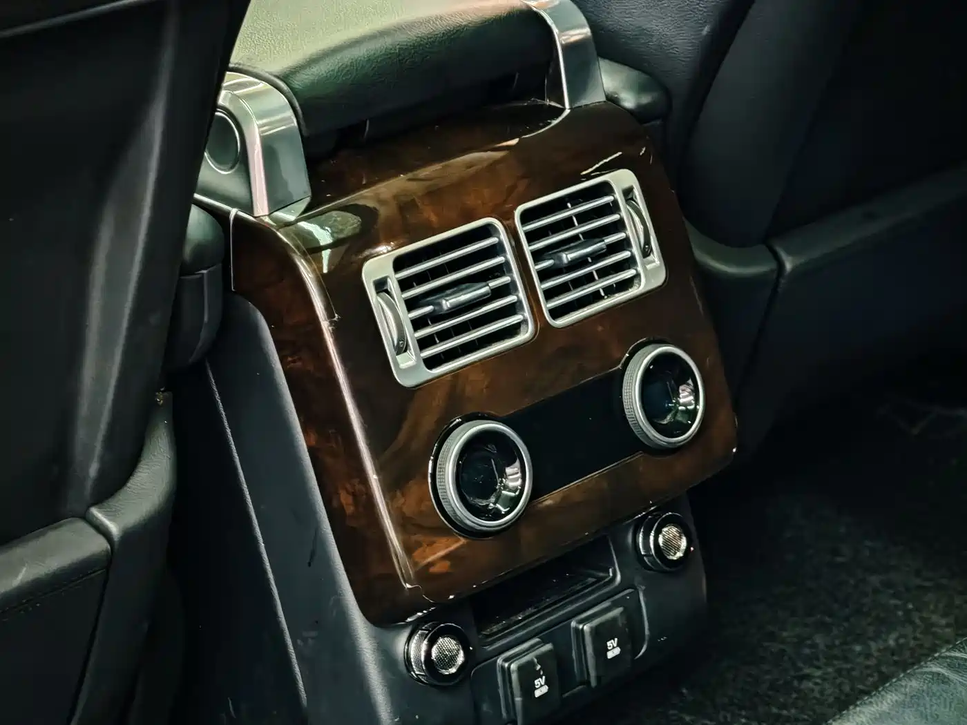 Land Rover Range Rover 2021 3.0 L6 Golden Age Edition фото 28