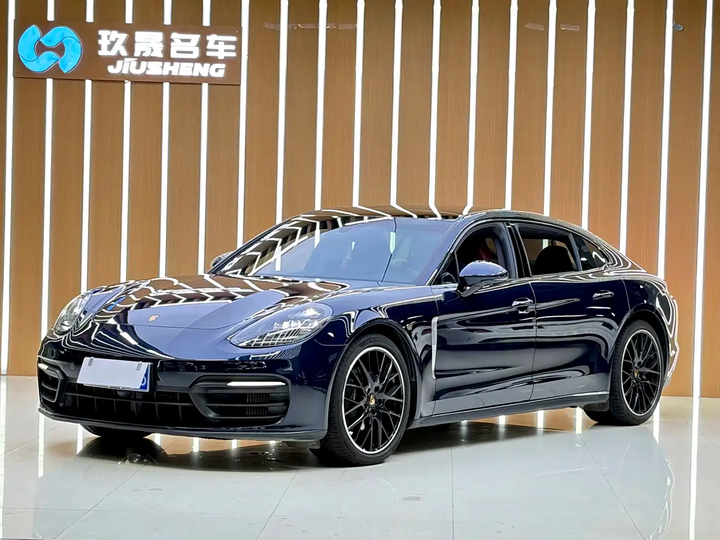 Фото 1 - Porsche Panamera