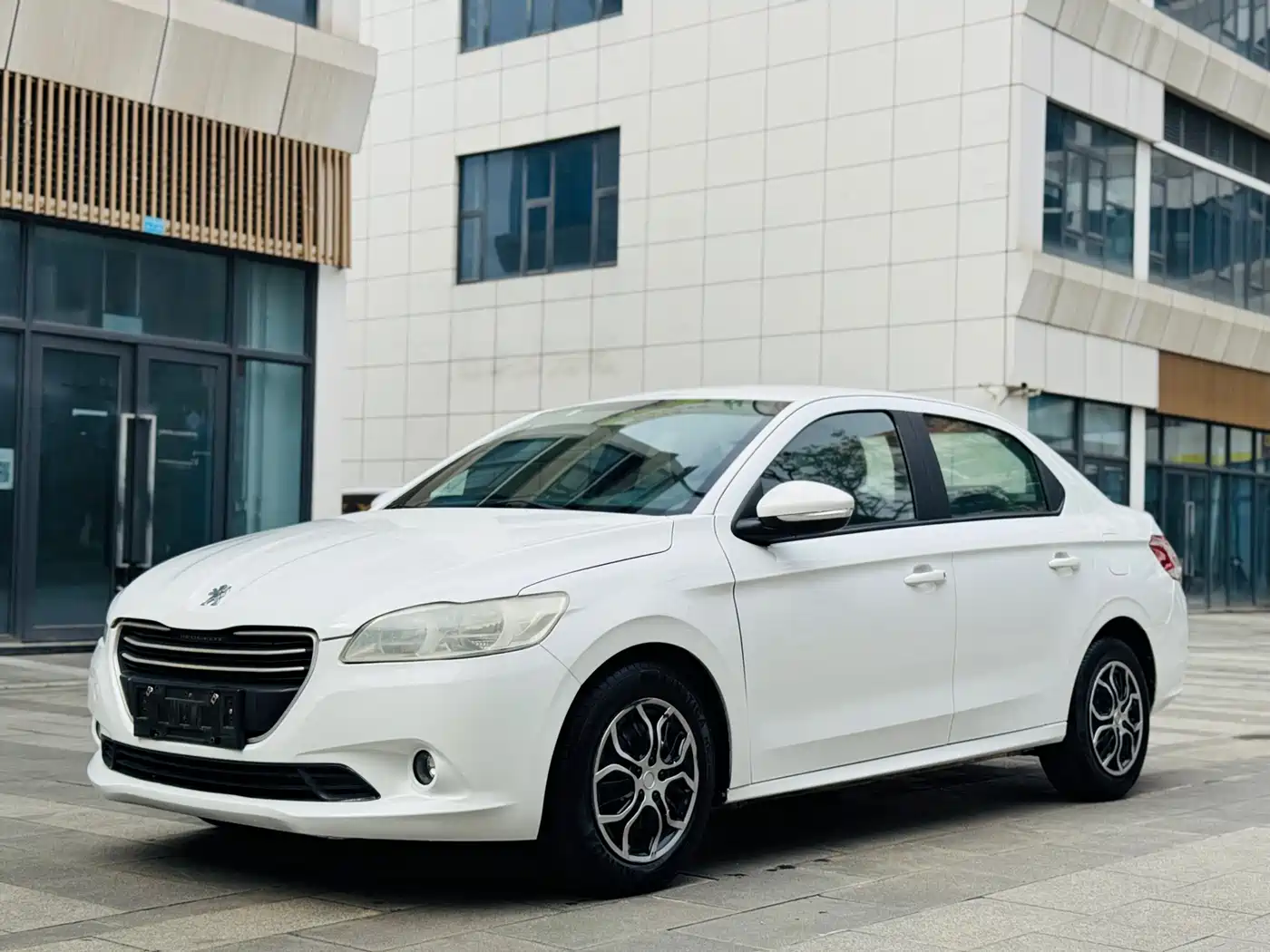 Peugeot 301 2016 1.6L Auto Comfort Edition