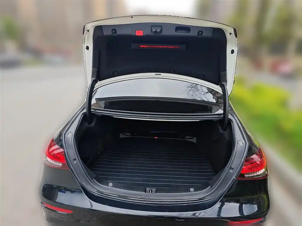 MERCEDES-BENZ E-CLASS (IMPORTED)