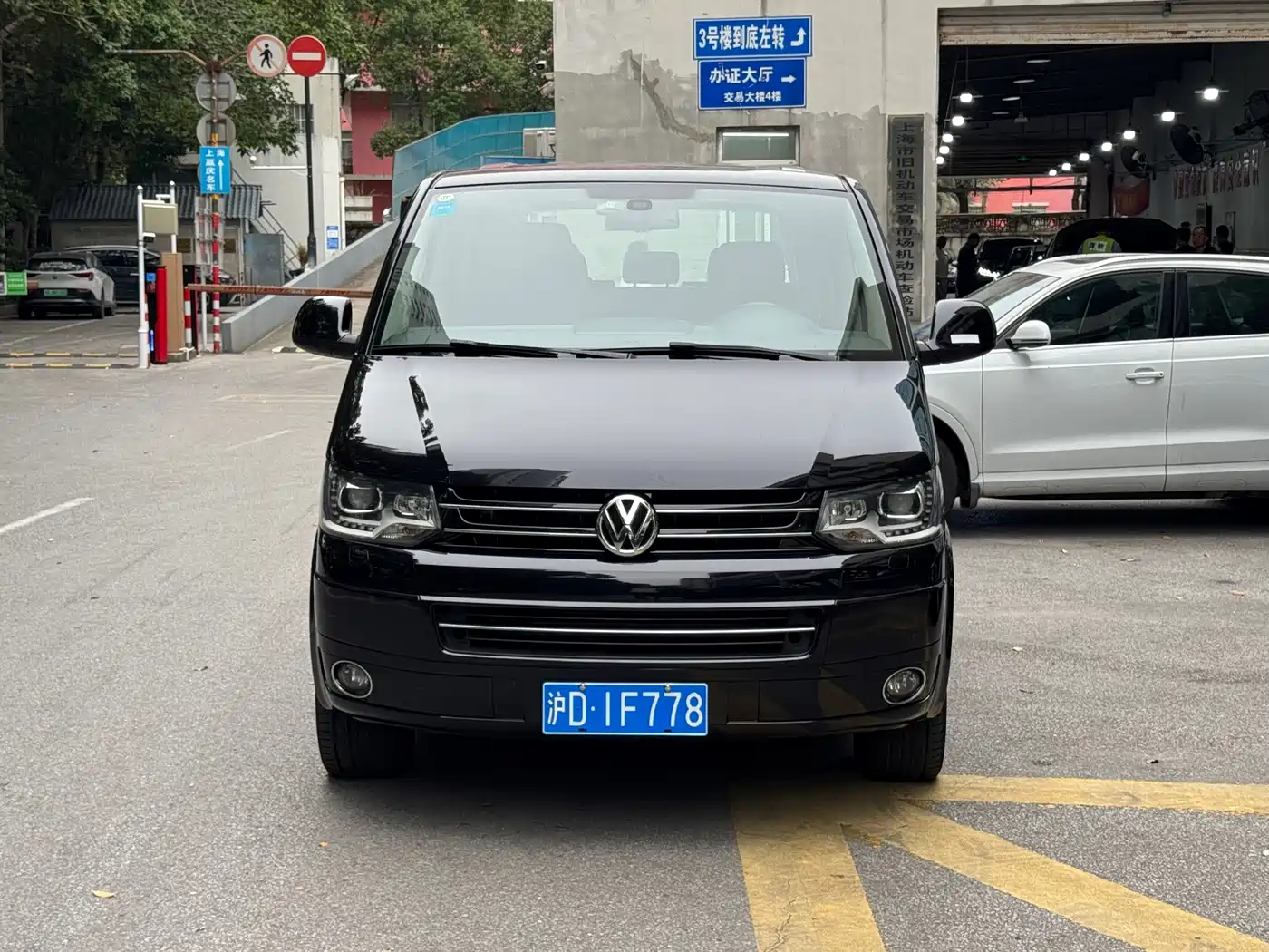 Volkswagen Multivan 2016 2012 2.0TSI 2WD Luxury Edition