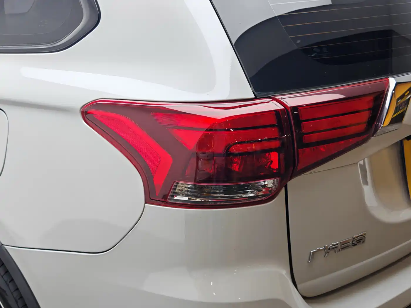 Mitsubishi Outlander 2020 2.0L 2WD Premium 5-seater фото 7