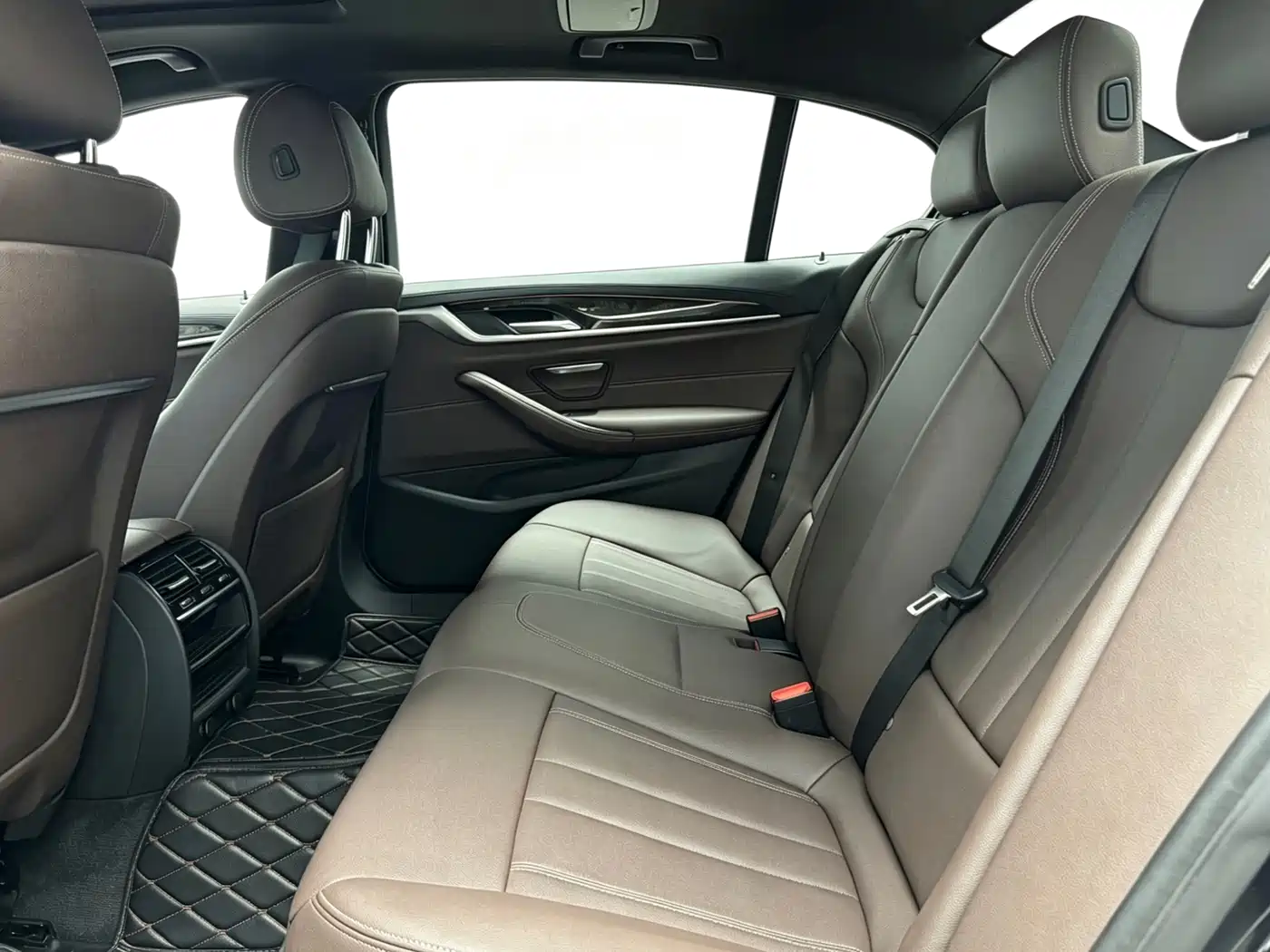 BMW 5 Series 2019 525Li M Sport Package фото 8