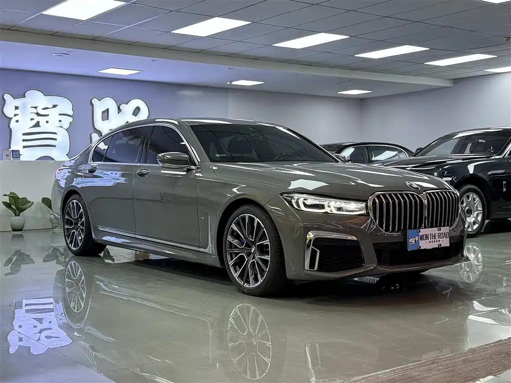 BMW 7 Series 2021 Model 740Li Leading M Sport Package фото 4