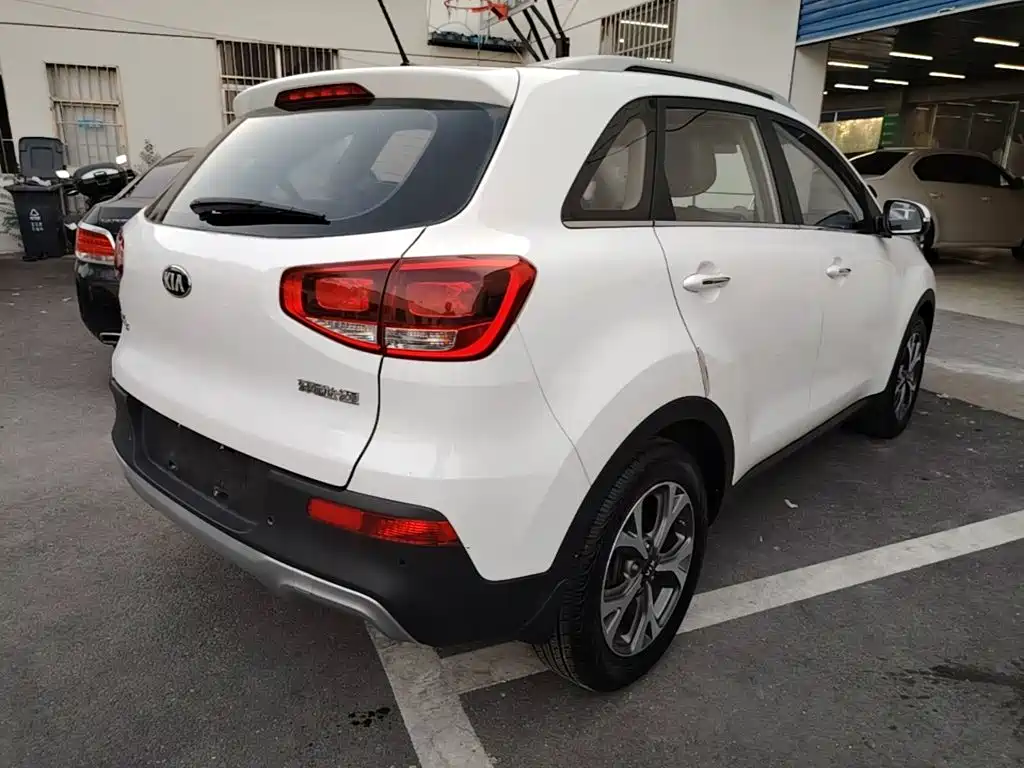 Photo 5 - Kia KX3