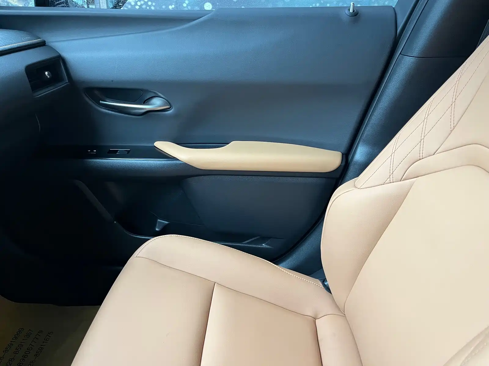 Photo 14 - Lexus UX