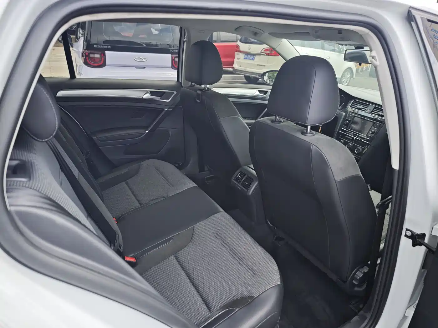 Volkswagen Golf 2018 230TSI Automatic Comfort фото 12