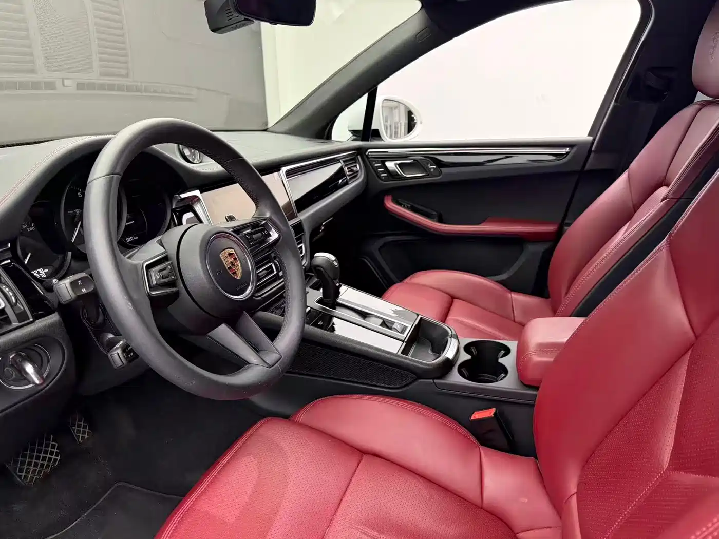 Photo 10 - Porsche Macan