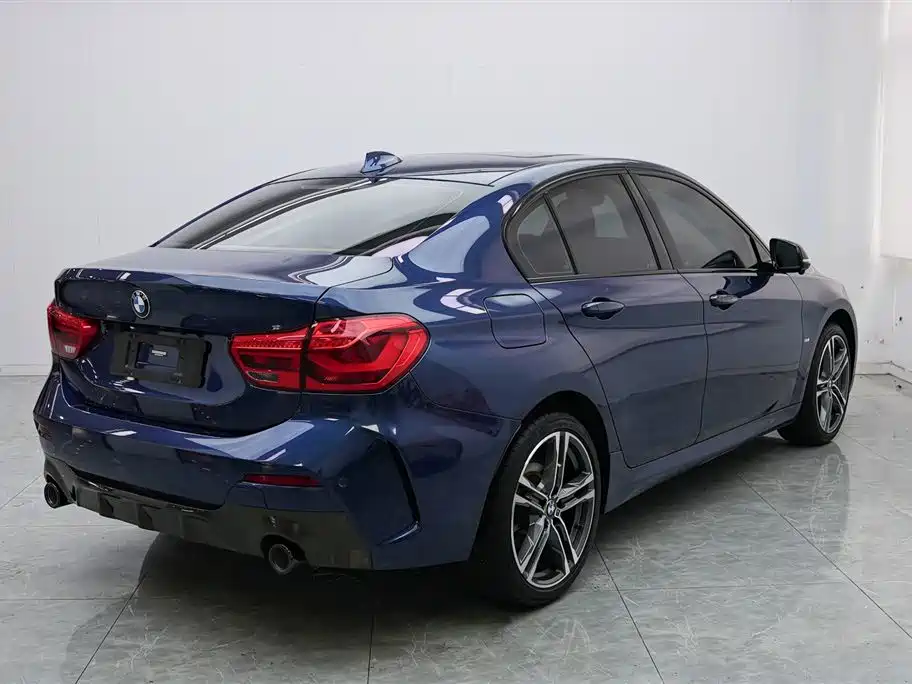 BMW 1 Series 2021 125i M Sport Black Night Edition фото 18