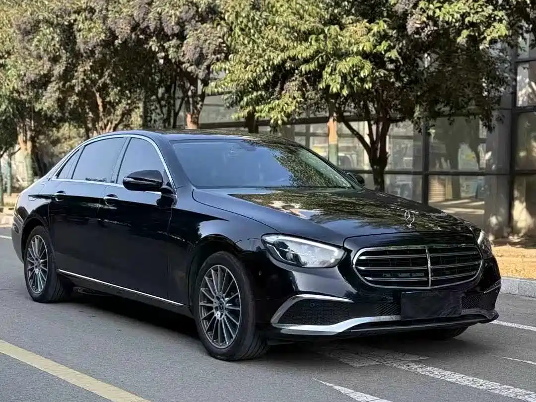 Фото 3 - Mercedes-Benz E-Class