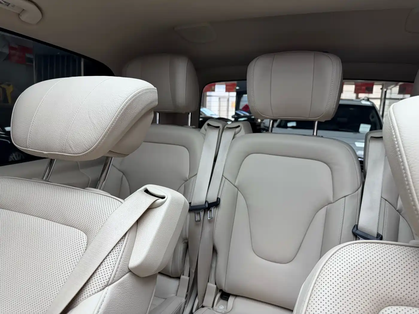 Mercedes-Benz V-Class 2017 Model V 260 Premium Edition фото 36