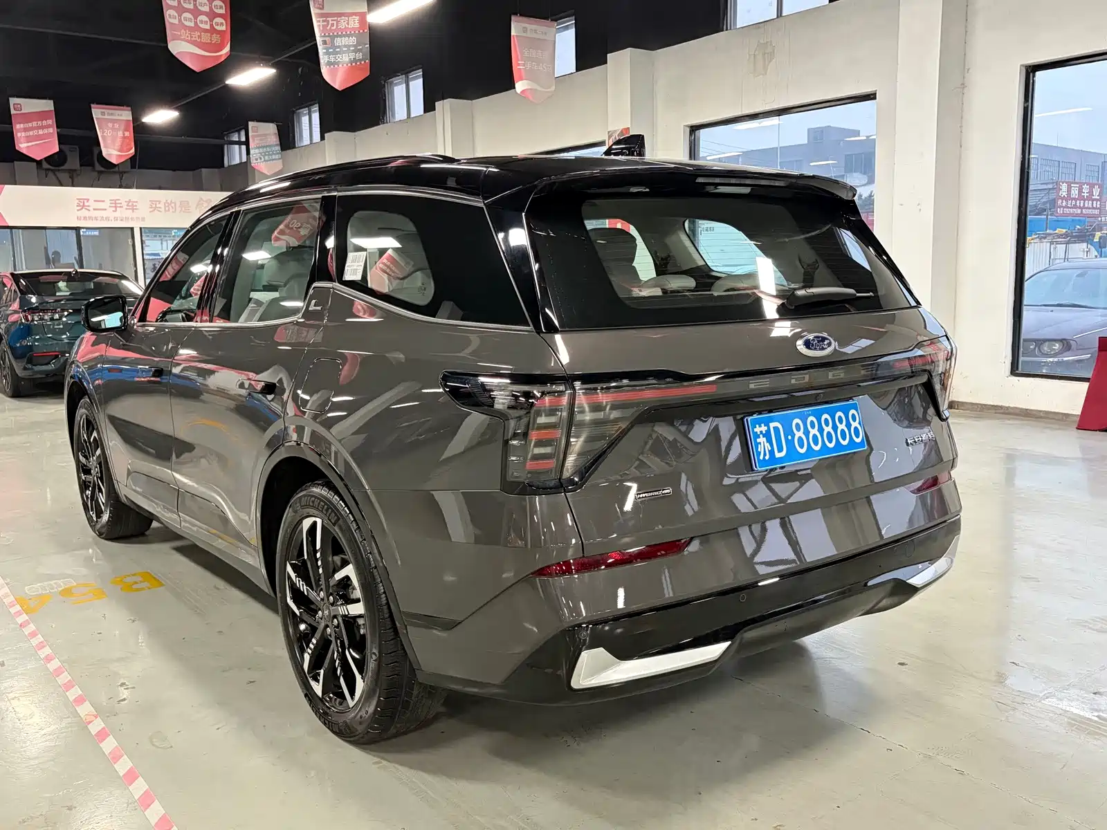 Фото 17 - Ford Edge