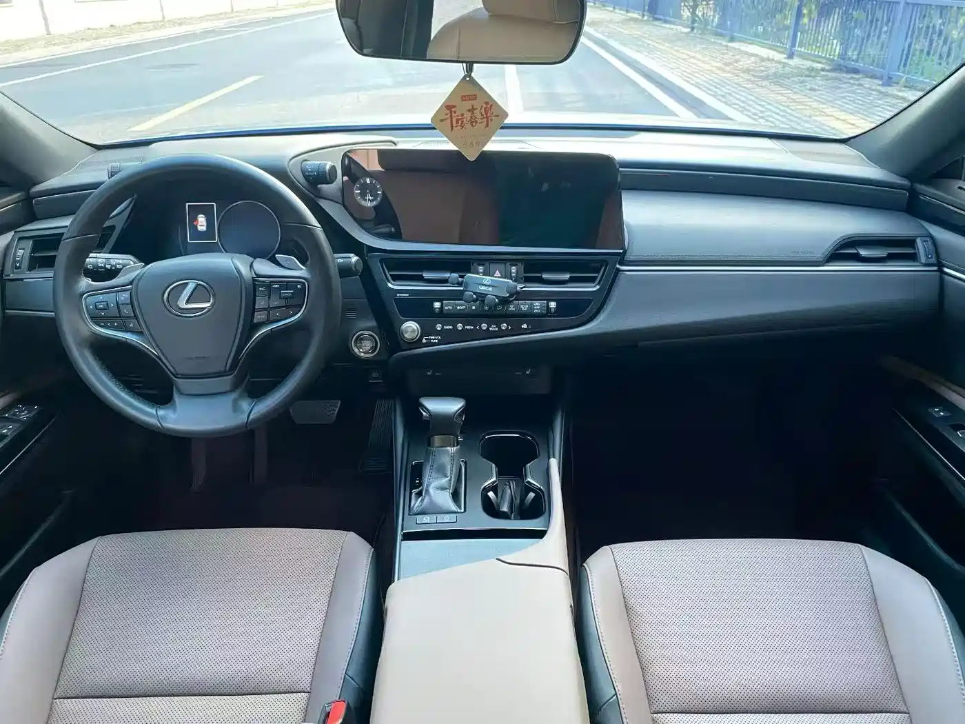 Lexus ES 2023 200 Excellence Edition фото 5