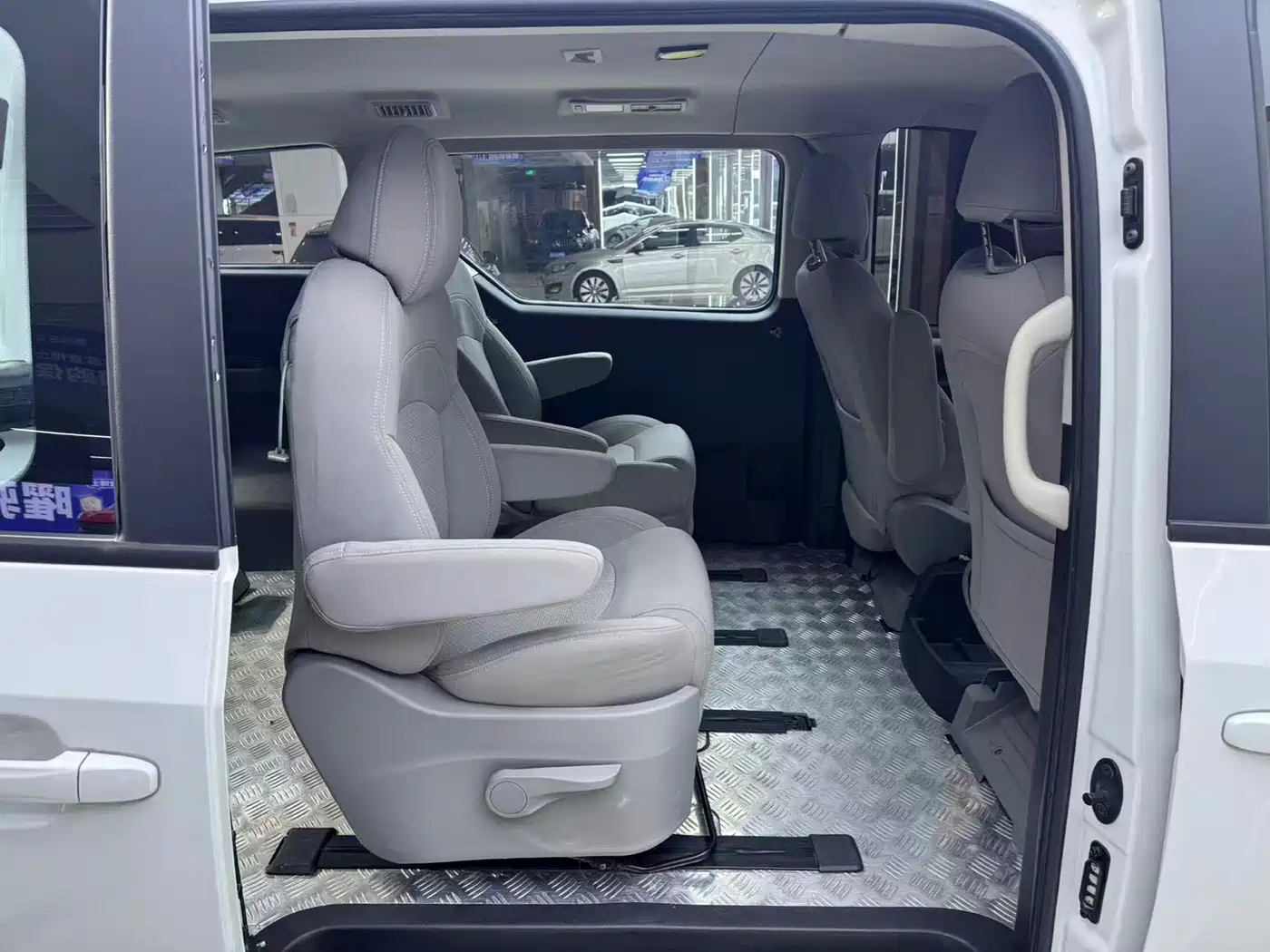 SAIC Maxus Maxus G10 2019 PLUS 2.0T Auto Elite China VI фото 8