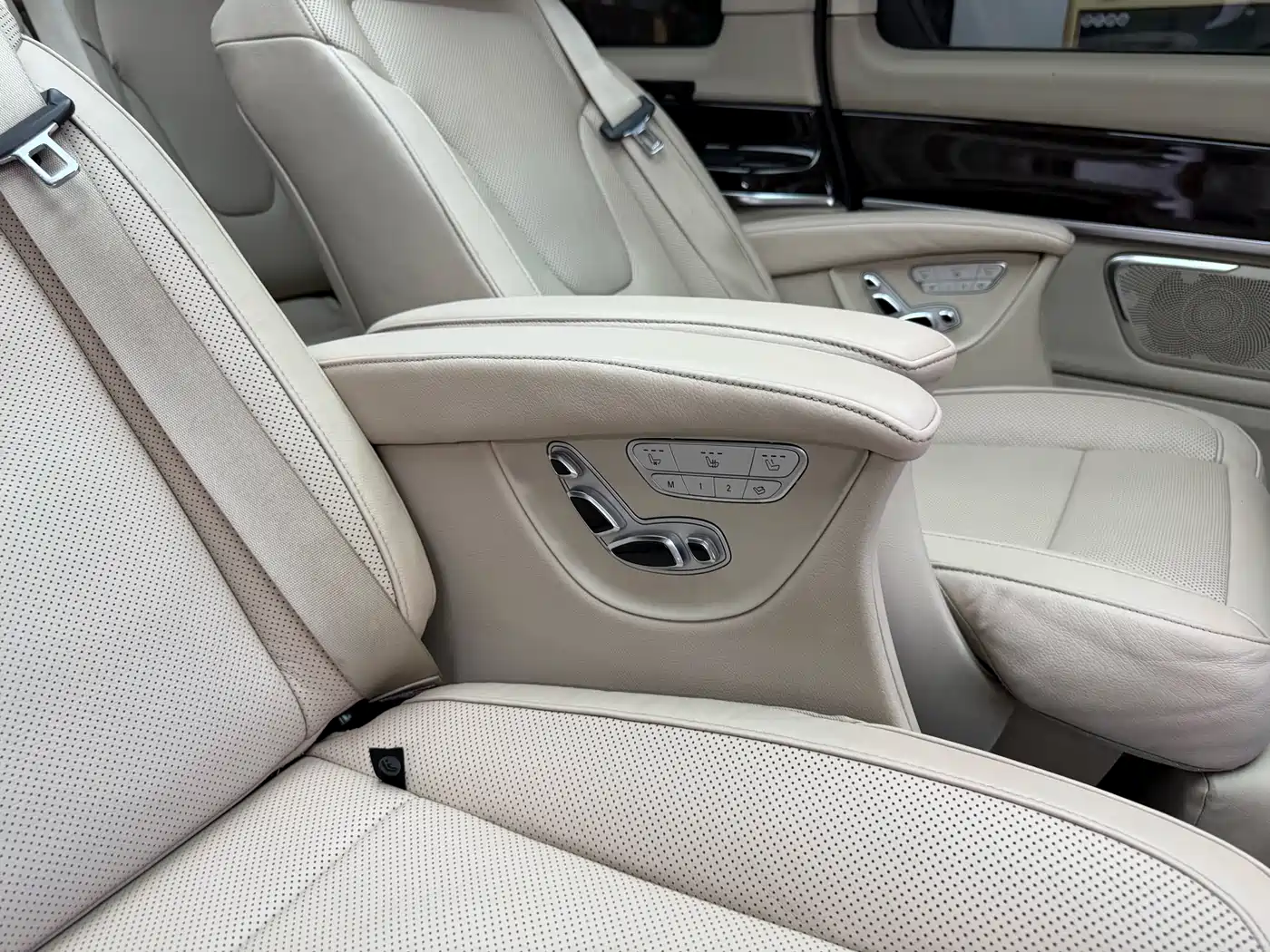 Mercedes-Benz V-Class 2017 Model V 260 Premium Edition фото 40