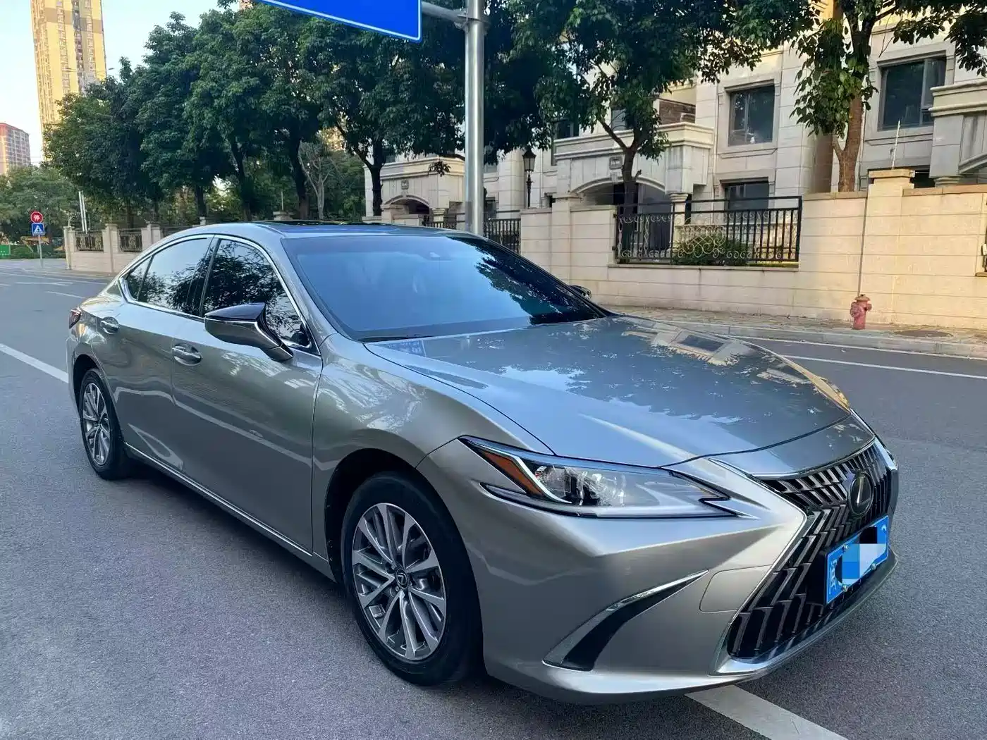 Lexus ES 2023 200 Excellence Edition фото 3