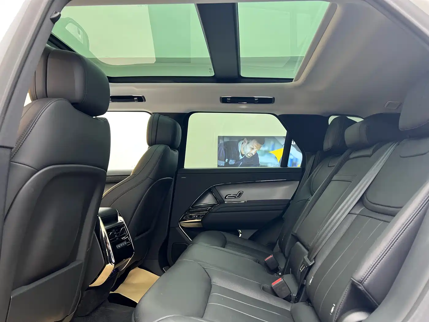 Land Rover Range Rover Sport 2024 400PS Dynamic SE фото 9