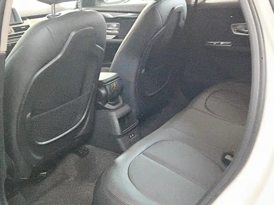 صورة 10 - BMW 2 Series Touring