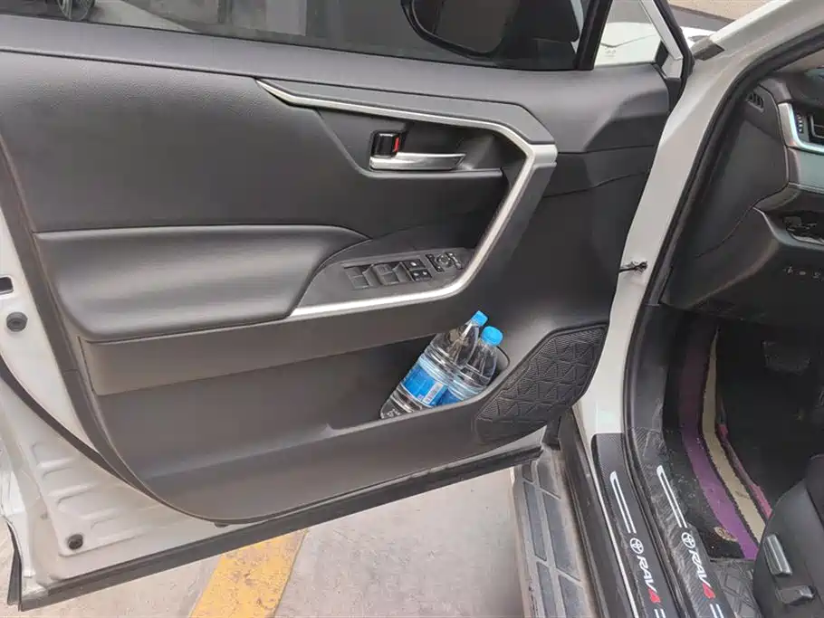 Toyota RAV4 Rongfang 2022 2.0L CVT 2WD Trend Edition фото 7