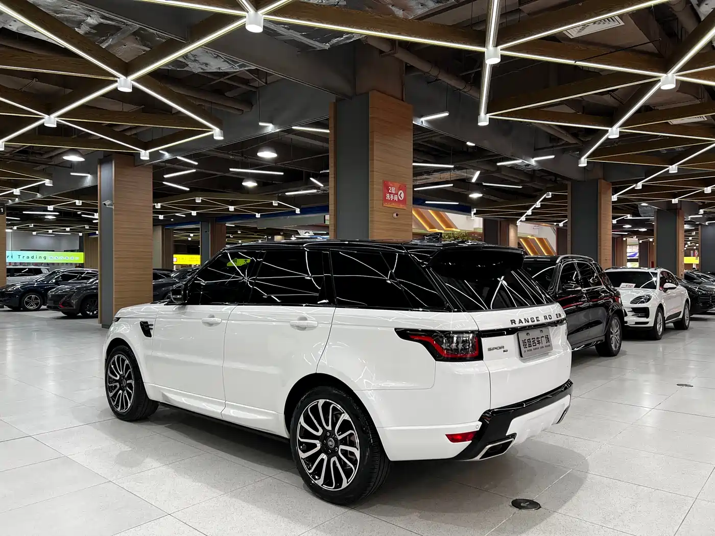 Land Rover Range Rover Sport 2020 3.0 L6 HSE DYNAMIC фото 4