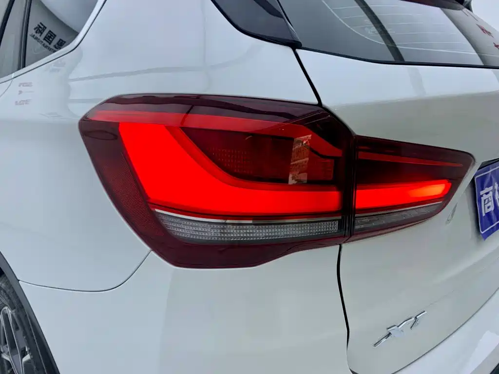 Фото 33 - BMW X1