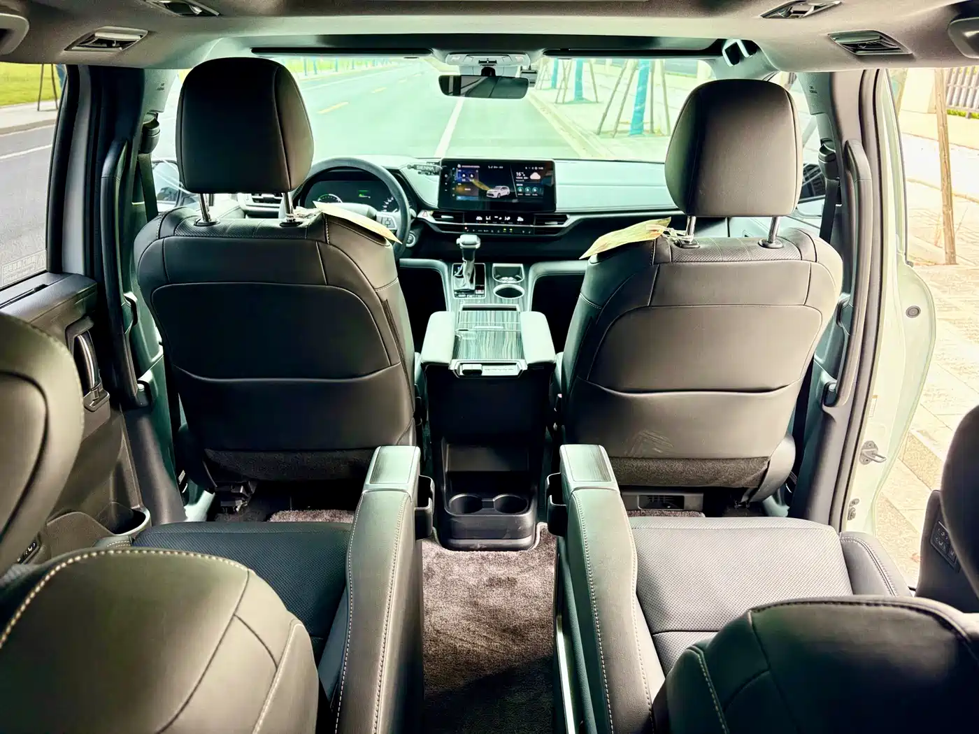 Toyota Sienna 2024 2.5L Hybrid Ultimate Premium Edition фото 9