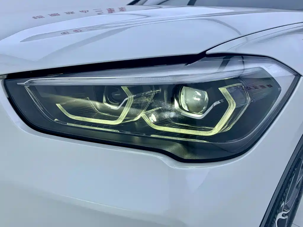 Фото 32 - BMW X1