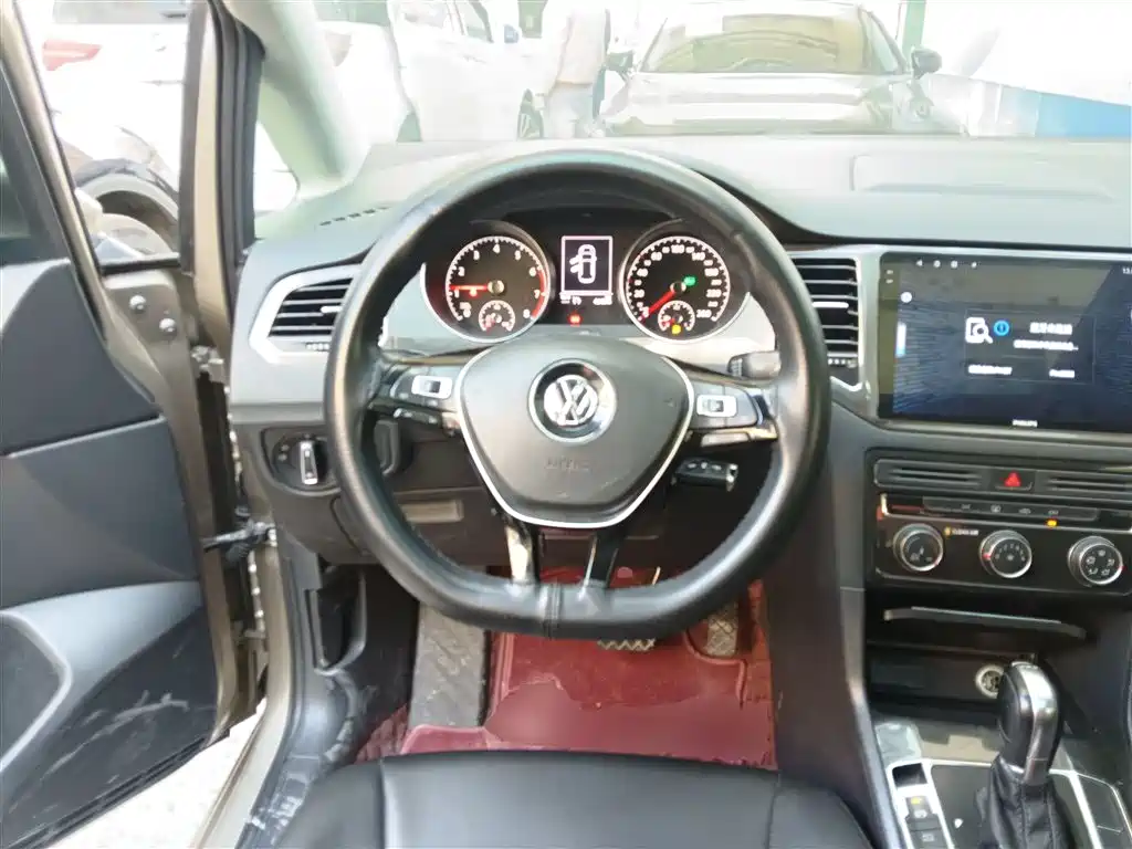 Volkswagen Golf Sportsvan 2018 230TSI Automatic Progressive фото 7