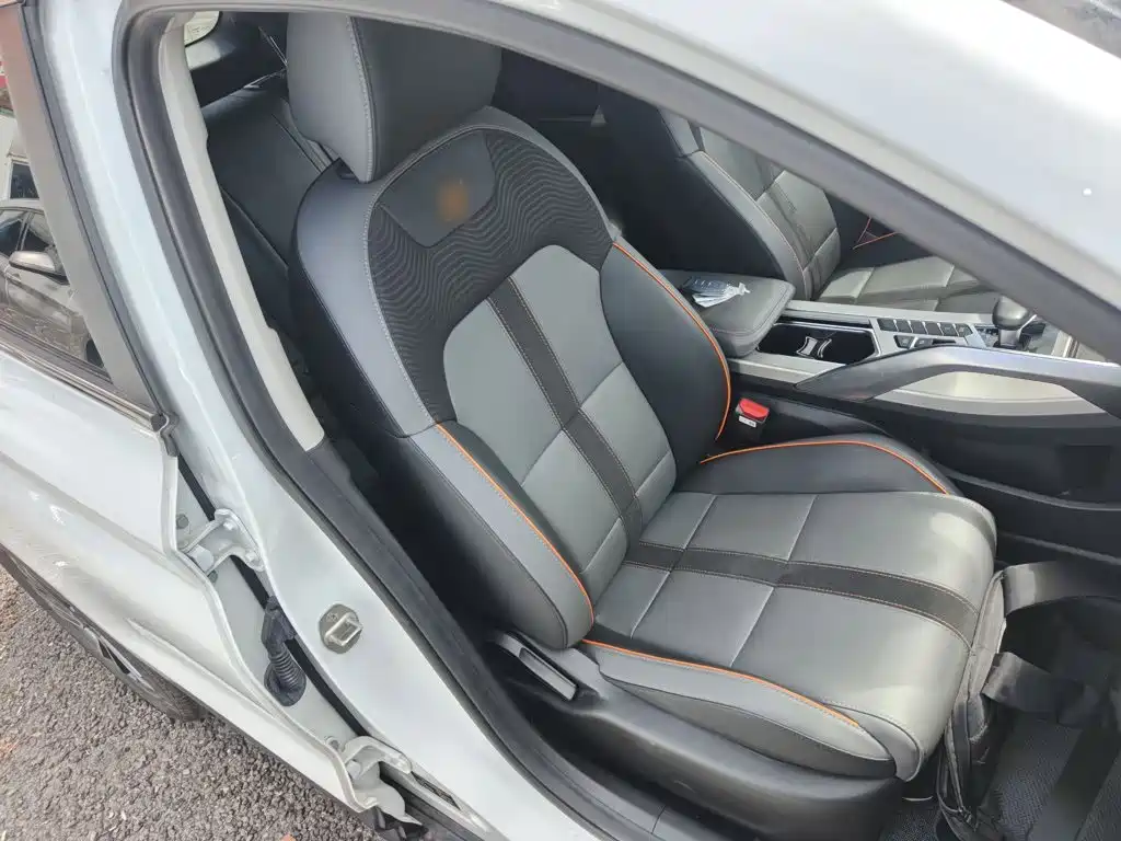 Фото 25 - Geely Binyue