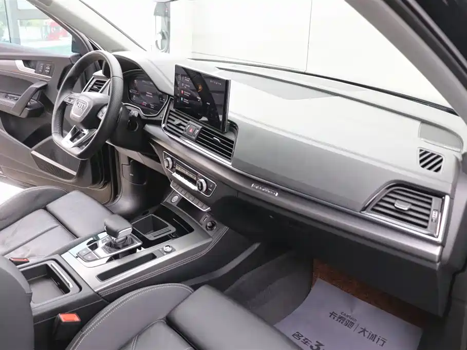 Audi Q5L 2022 45T Luxury Dynamic фото 23