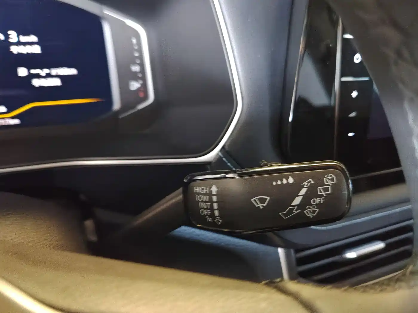 Volkswagen Tharu 2025 New Edge 300TSI Enjoyment Edition фото 16