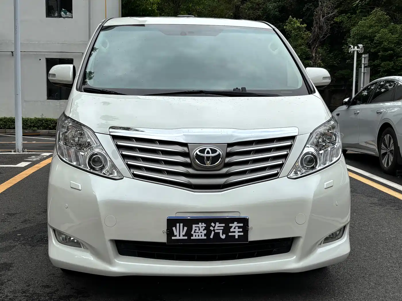 Toyota Alphard 2011 3.5L Luxury Edition фото 2