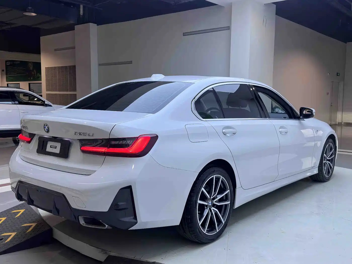 BMW 3 Series 2023 320Li M Sport Package фото 6