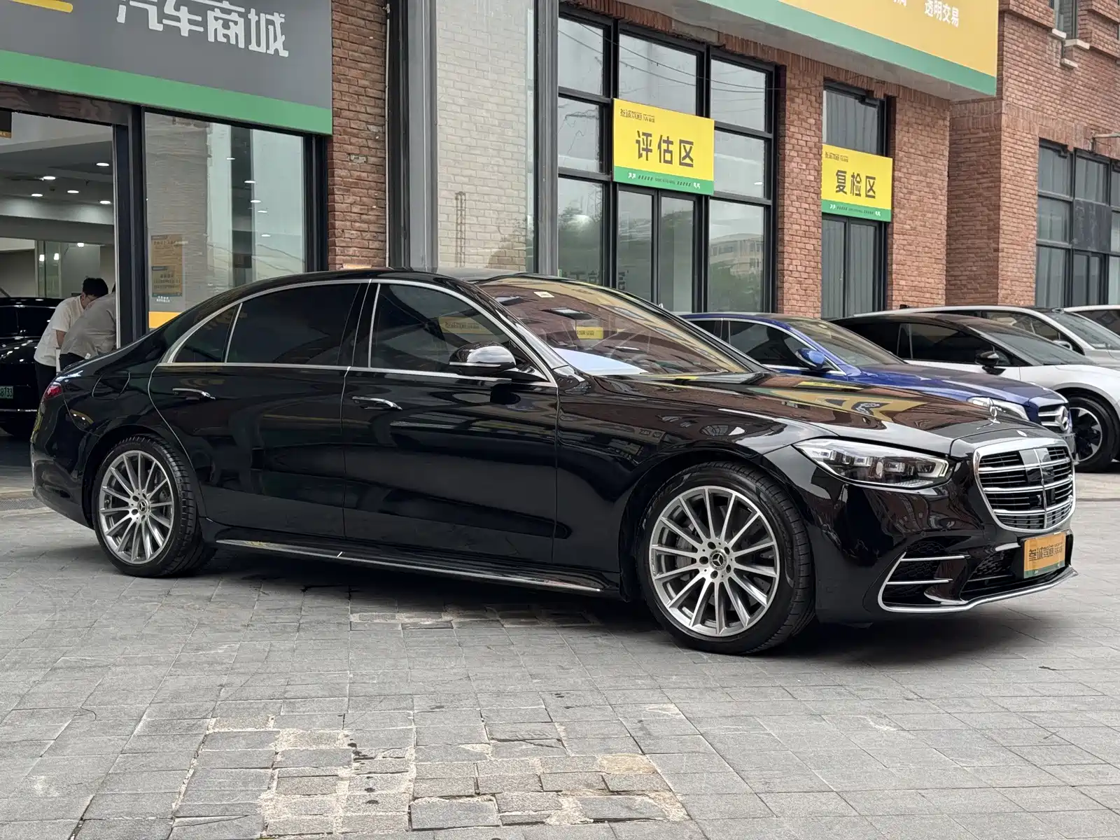 Фото 3 - Mercedes-Benz S-Class