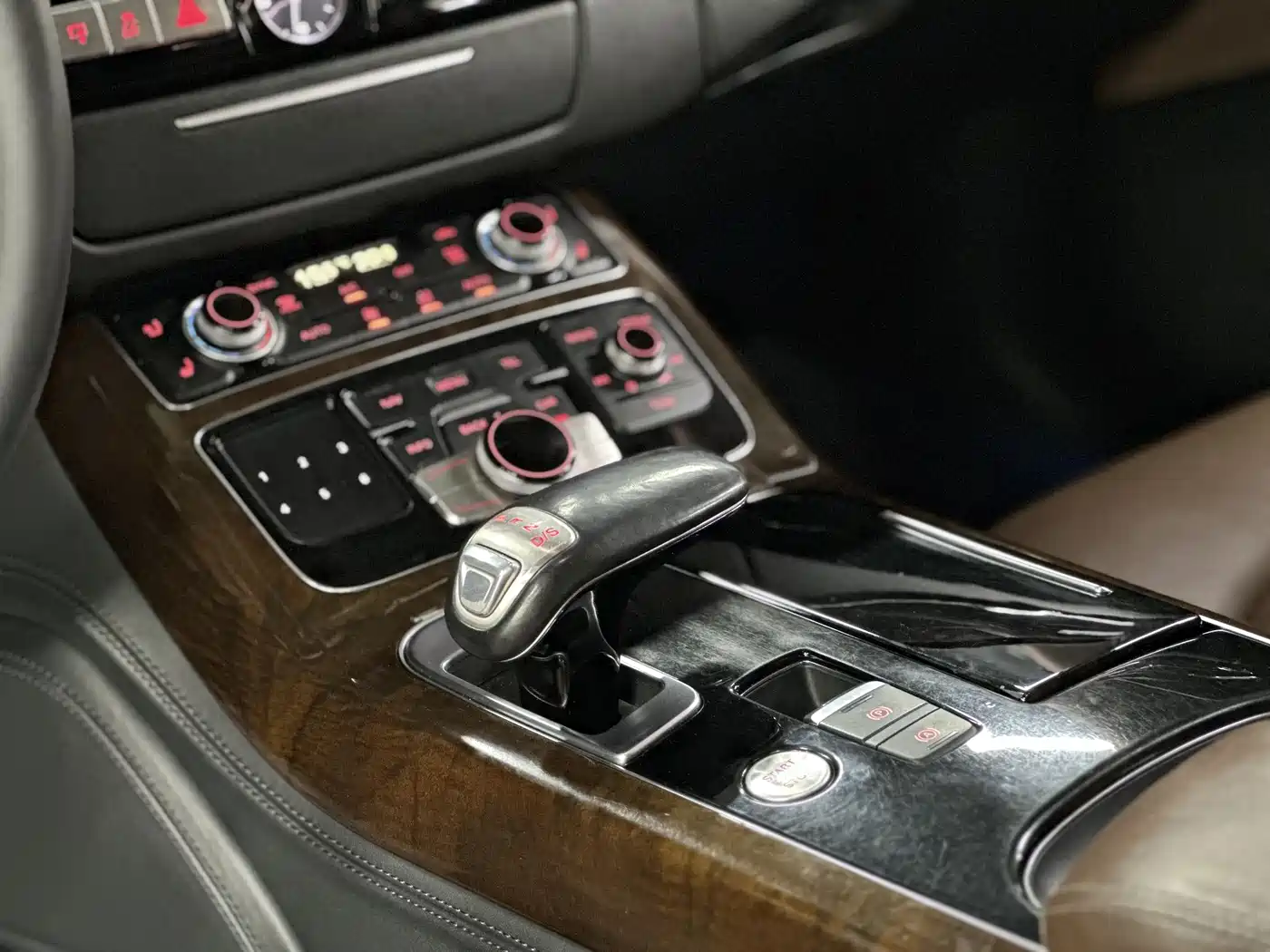 Audi A8 2016 A8L 45 TFSI quattro Luxury фото 36