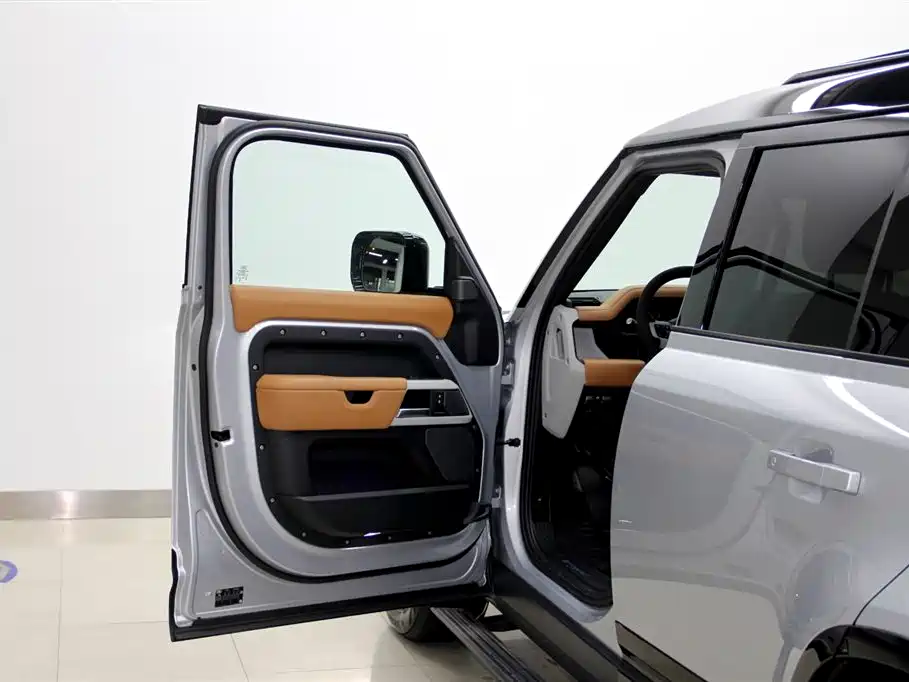 Land Rover Defender 2024 110 3.0T P400 X-DYNAMIC HSE фото 5