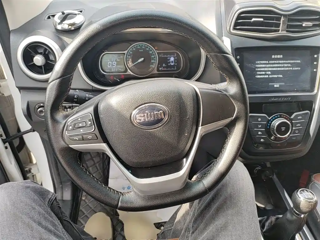 SWM Motor SWM X3 2021 2020 1.5L Manual Premium 7-seater