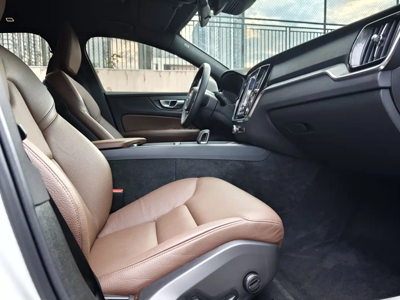 Volvo S60 2025 B4 Smart Luxury Edition фото 9