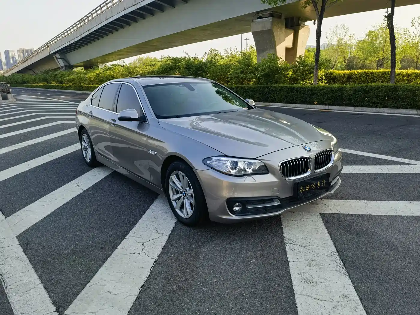 BMW 5 Series (Import) 2014 520i Classic фото 3