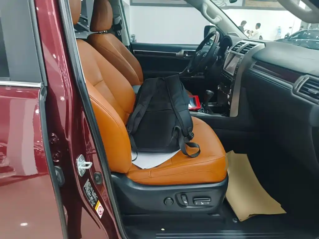 Фото 25 - Lexus GX