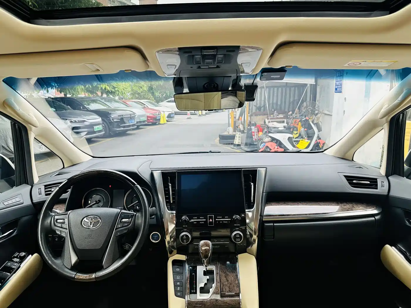 Toyota Alphard 2021 Hybrid 2.5L Ultimate фото 22